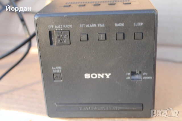 Радио аларма ''Sony-ICF CI'', снимка 2 - Радиокасетофони, транзистори - 53564836