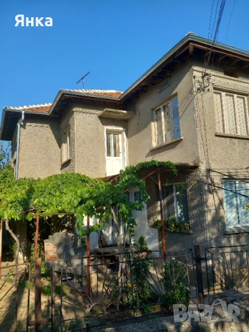 Продавам двуетажна къща, снимка 2 - Къщи - 51006809