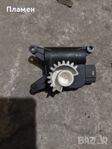 Моторче клапи парно за VAG, снимка 2 - Части - 50446352