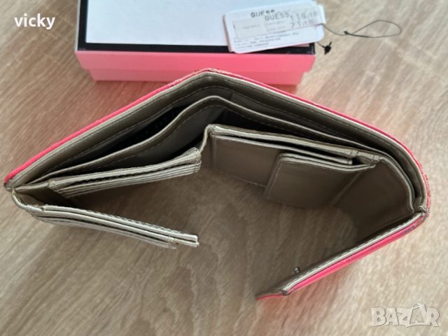 Оригинално дамско портомоне в електриков/неонов цвят, GUESS, снимка 5 - Портфейли, портмонета - 53382018