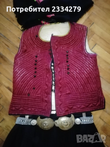 Стар пищимал-пола, женски елек, кърпи-забрадки за глава. , снимка 6 - Антикварни и старинни предмети - 52257462