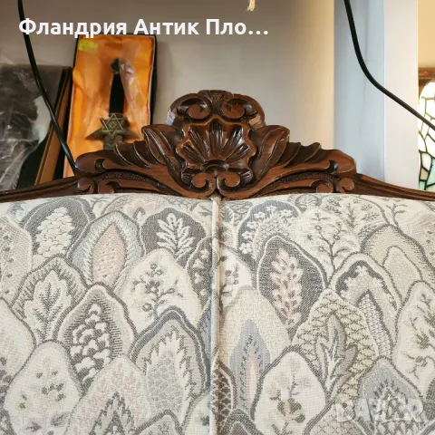 Античен диван с резбовани дървени детайли, снимка 8 - Дивани и мека мебел - 48390700