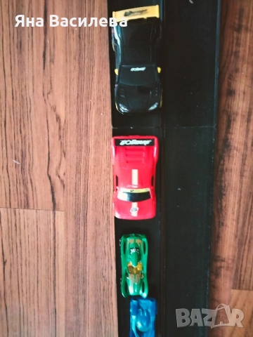 Писта Burago Go Gear с две колички Бураго и 2 колички Hot Wheels подарък, снимка 3 - Коли, камиони, мотори, писти - 52493910