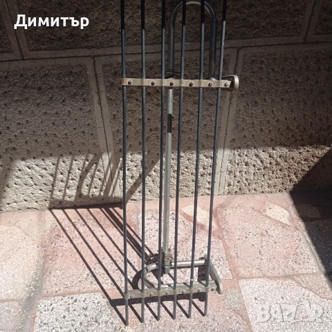 Метална закачалка за стена 