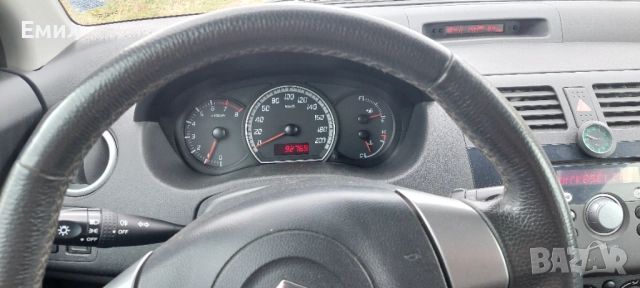 Продавам Suzuki Swift 1,3i Газ-бензин 93000 км., снимка 11 - Автомобили и джипове - 52034111