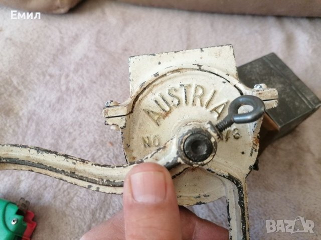 Голяма антикварна мелничка за ядки AUSTRIA, снимка 4 - Колекции - 36763179