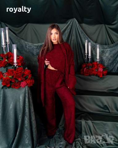 Червен Дамски Комплект С Шал, снимка 2 - Спортни екипи - 52816096