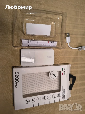 Преносима батерия Aiino 5200 mAh с фенерче 

