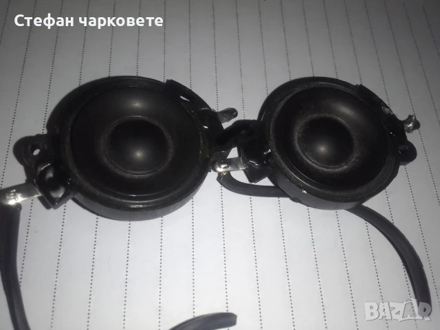 високо честотни говорители със 10 вата мощност и 4 ома съпротивление 