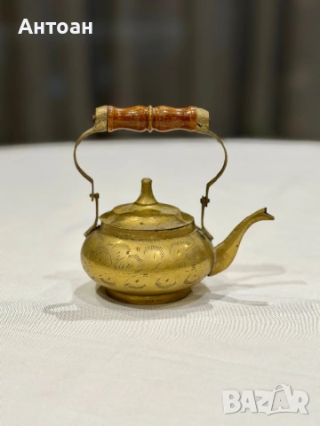 Декоративен малък месингов чайник