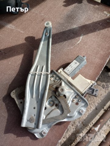 Заден ляв стъклоповдигач тойота Авенсис Т25 