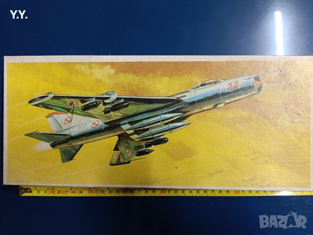 Модел на боен самолет СУ-7 /SU-7 GDR VEB Plasticart, снимка 1 - Колекции - 43770913