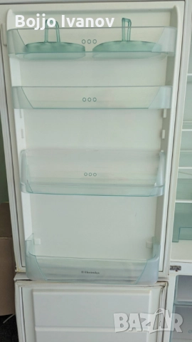 Продавам хладилник с фризер Електролукс, снимка 6 - Хладилници - 52676528