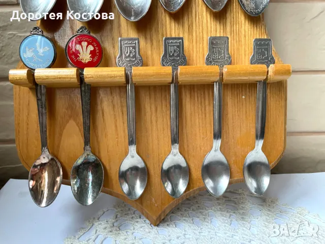 Красиви лъжички за чай/кафе с дървена стойка за стена от Англия, снимка 6 - Антикварни и старинни предмети - 50234604