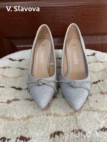 Обувки с ток, снимка 2 - Дамски обувки на ток - 52445937