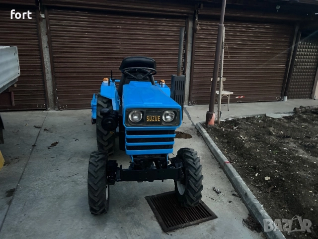 Тракторче в перфектно състояние готово да работи в коплект плук и фреза