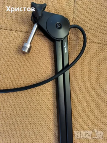 Студийна стойка за микрофон.