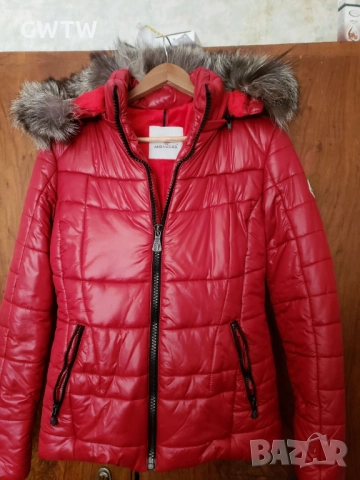 Moncler зимно яке с естествен косъм от полярна лисица на качулката