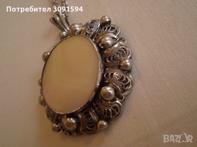 Ретро медальон седеф с бял обков филигран, снимка 3 - Антикварни и старинни предмети - 35182563