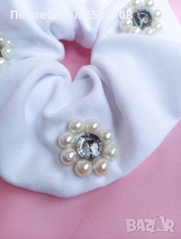 Луксозно скрънчи с перлени маргаритки, снимка 2 - Аксесоари за коса - 44047196