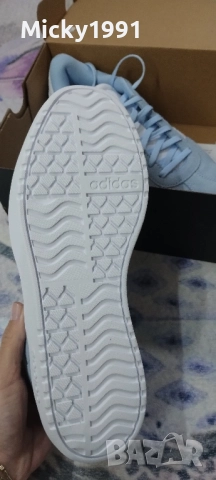 Нови маратонки Adidas естествен велур , снимка 3 - Маратонки - 52168319