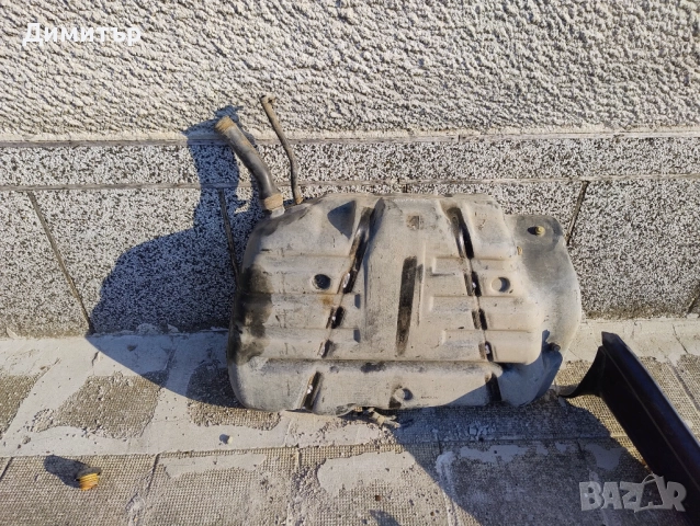 Резервоар - Бензинов + Нивомер За Нисан Примера Седан 1991г / Nissan Primera Sedan 1991y