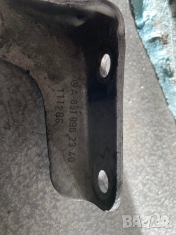 Стойка двигател турбина мерцедес OM651 A6510962340, снимка 2 - Части - 43682235