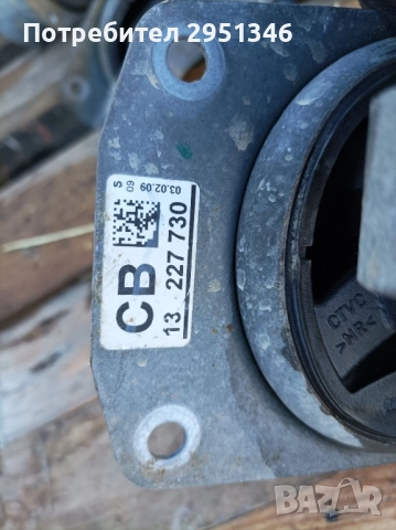 Тампон двигател Opel Insignia 13227730 Опел Инсигния, снимка 2 - Части - 52229797