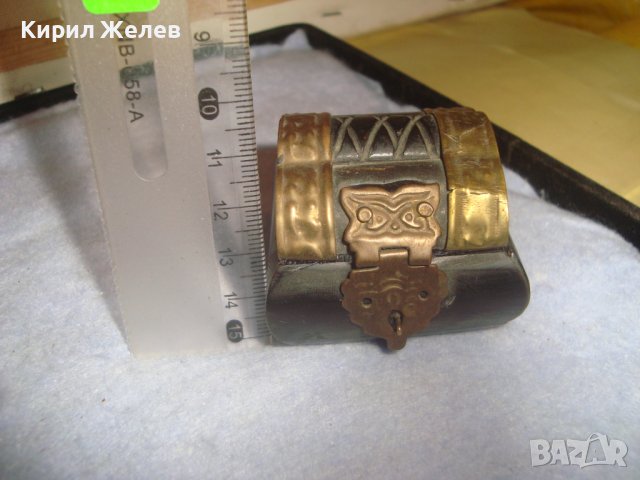 СТАРИННА ТИБЕТСКА КУТИЙКА за БИЖУТА от РОГ с МЕСИНГОВ ОБКОВ и ПЛЮШ ВЪТРЕ МАЙСТОРСКА ИЗРАБОТКА 32232, снимка 11 - Антикварни и старинни предмети - 38258852