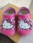 домашни чехли Crocs Hello Kitty, снимка 1 - Детски сандали и чехли - 43725848