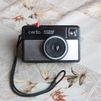 Малък фотоапарат Certo SL 110 от ГДР, снимка 1 - Фотоапарати - 42479338