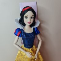 Оригинална кукла Снежанка и седемте джуджета - чупещи стави - Дисни Стор Disney Store, снимка 4 - Кукли - 39147634