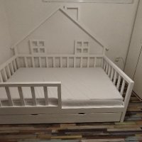 Детско легло тип къщичка, снимка 1 - Бебешки легла и матраци - 39843011