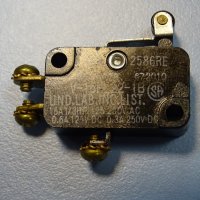 Краен изключвател OMRON V-15FL22-1B 15A, 250V AC snap limit switch, снимка 1 - Резервни части за машини - 38282932