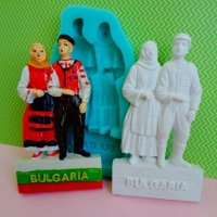 Мъж и Жена облечени в народни носии Bulgaria силиконов молд форма декорация украса фондан гипс, снимка 1 - Форми - 26718234