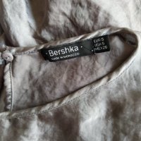 Сатенена блуза Bershka, снимка 3 - Корсети, бюстиета, топове - 28890067