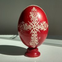 Великденско дървено яйце с икона, боядисано и лакирано и 2 тематични фигурки, снимка 4 - Статуетки - 40185683