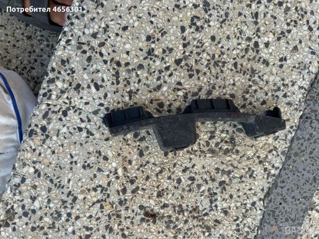 Водач на предна броня под десен фар На Ауди Audi A8 D4 H4 само за 20лв. 4h0807366a, снимка 1