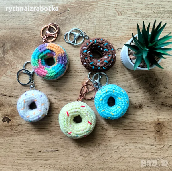 Плетена поничка - ключодържател, снимка 1