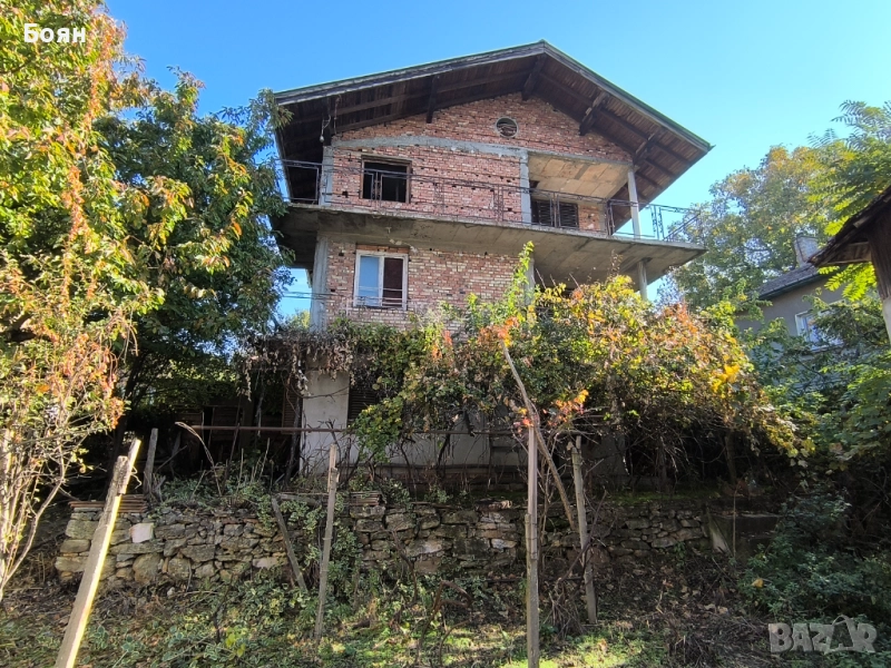 Собственик продава триетажна солидна къща 320 кв.м. в с. Тияновци, област Видин  , снимка 1