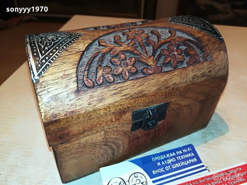 дървена кутия с дърворезба и метален обков 2007211211, снимка 1