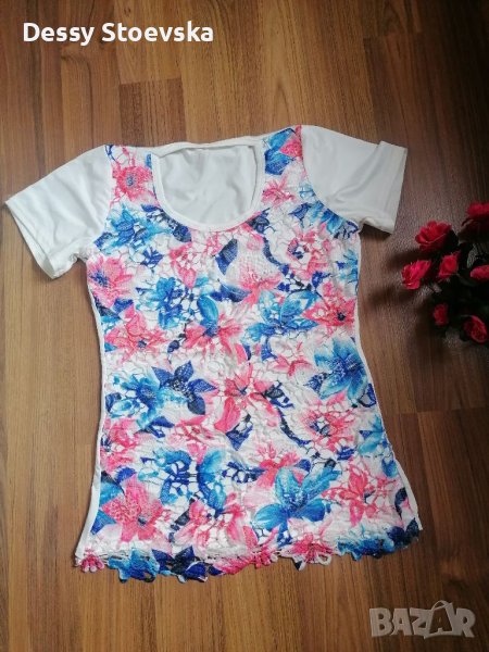 Бяла тениска с едра дантела и цветя, снимка 1