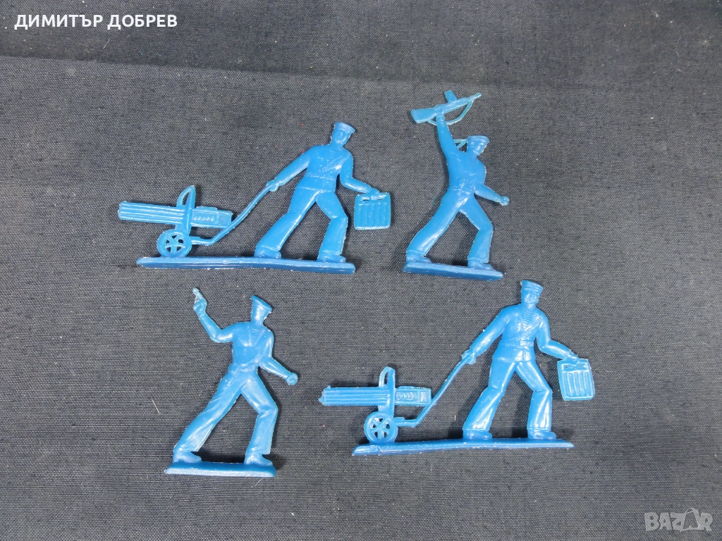 ЛОТ ОТ 4 СТАРИ РЕТРО СОЦ СССР ПЛАСТМАСОВИ ФИГУРКИ ВОЙНИЦИ МАТРОСИ , снимка 1