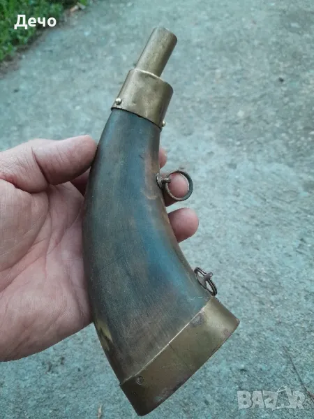 Стара красива имитация на барутница.На Дозатора няма отвор Чудесен екземпляр към облекло или декор., снимка 1