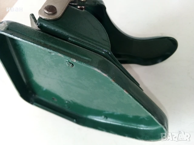 Стар канцеларски перфоратор, снимка 3 - Други ценни предмети - 50486784