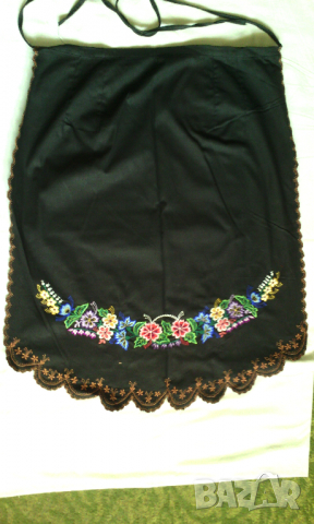 Домашно ръчно извезана престилка. Размер - 62/74см. Не ползвана. Престилки.