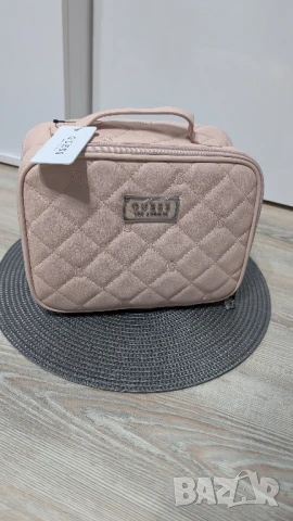 Козметична чантичка Guess