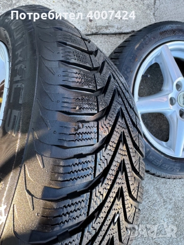 Зимни гуми с джанти 205/55 R16, снимка 2 - Гуми и джанти - 52403620