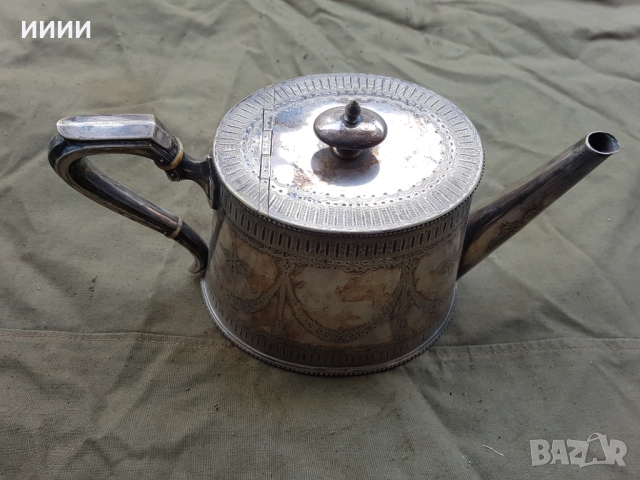 Посребрен чайник