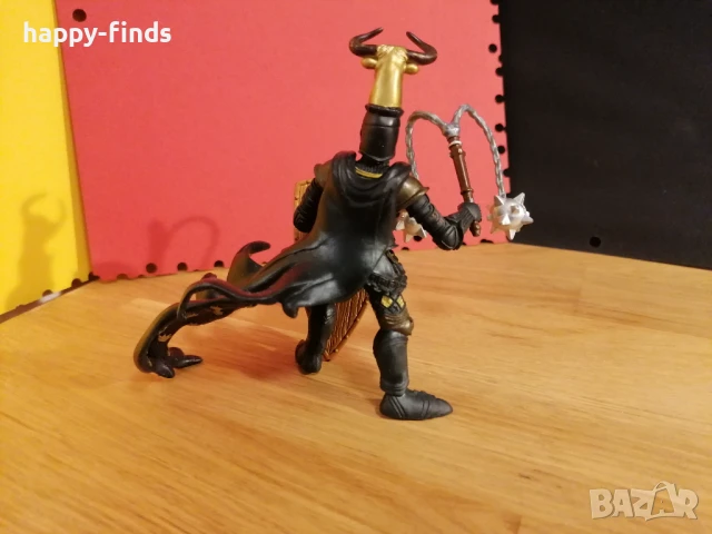 2007 Papo ЗЛАТЕН И ЧЕРЕН РИЦАР БИК Фигурка на воин-тамплиер с боздуган и щит, снимка 4 - Колекции - 50823390